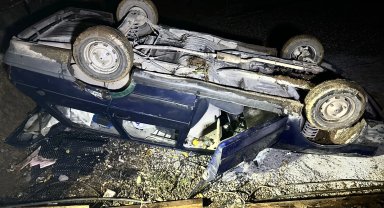 Düzce'de şantiye alanına giren otomobil devrildi!