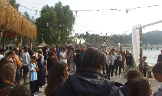 Foça'da yarış için rüzgarı bekliyorlar