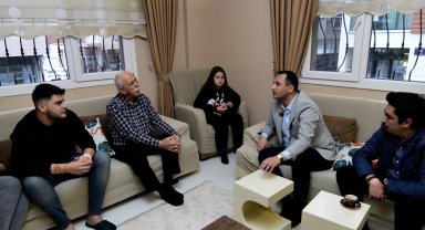 izmir Bornova'da samimi ev ziyareti