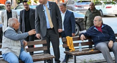 İzmir Bornova'da sokak ziyareti ile nabız yokluyor