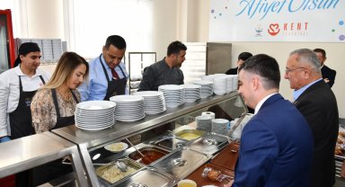 İzmir Çiğli'de 'askıda yemek' başladı