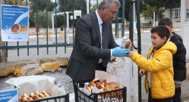 İzmir Güzelbahçe'den çocuklara okul sürprizi