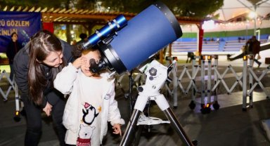 İzmir'de Karabağlarlı çocuklar gökyüzüyle buluştu