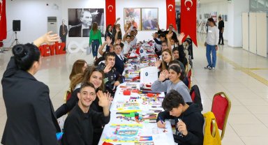 Karabağlar'ın özel çocuklarından Atatürk'e sevgi resimleri