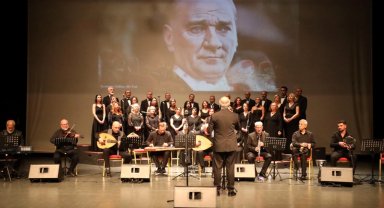 Kocaeli Ata'yı sevdiği şarkılarla yad etti