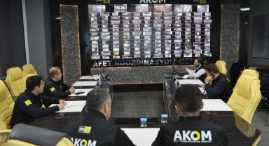 Konya yolları açık tutmak için yoğun mesaide