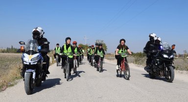 Konya'da liseliler doğa ve kültüre pedal çevirdi