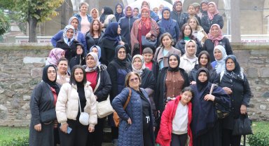 Kulalı kadınlar adım adım Manisa'yı gezdi