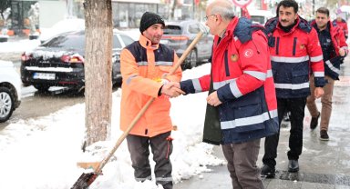 Malatya'da kar mesaisi devam ediyor