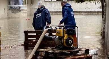 Manisa'da fırtına ve yağış ekipleri seferber etti