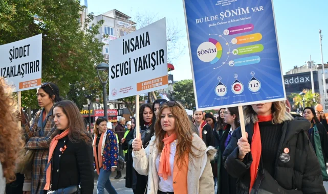 Manisa'da kadına yönelik şiddete birlikte 'Dur' dediler