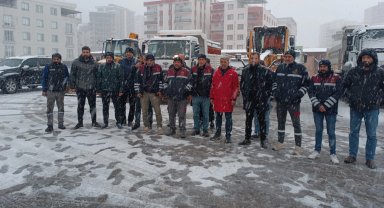 Mardin Artuklu Belediyesi karla mücadele ekipleri sahada