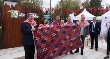 Milas Halı desenli elbiseler 2025 modasına damga vuracak