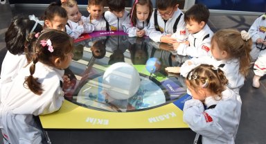 Minik astronotlar Bursa'da uzayı keşfediyor