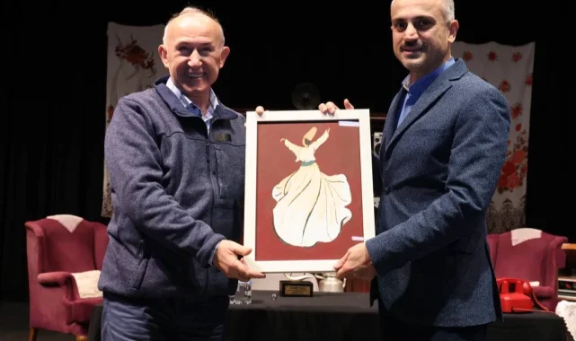 Şimşirgil: "Biz okuyan bir milletiz"
