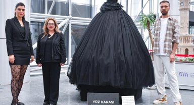 Siyah gelinlikle 'şiddet' farkındalığı