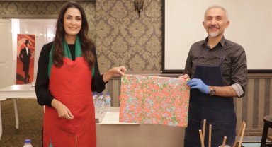 TAD Bursa Şubesi'nde annelere ebru sanatı anlatıldı