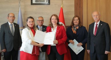 Trakya Üniversitesi Eczacılık Fakültesi'nde devir teslim