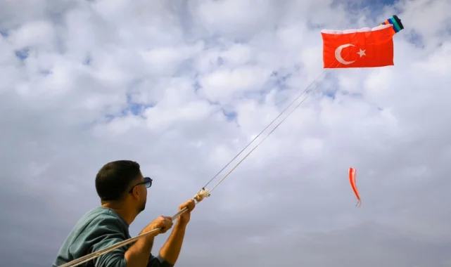 Türkiye'nin en büyük Türk Bayrağı uçurtması Mardin'de