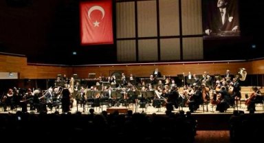 Uludağ İçecek'ten İzmir'de "Bir Ulus Uyanıyor" resitali