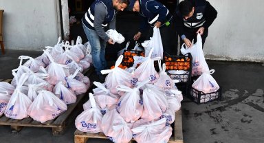 5 ton mandalina örnek iş birliği ile dağıtılıyor