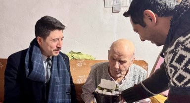 96 Yaşındaki Ali Amca'ya anlamlı doğum günü sürprizi