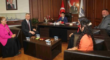 Ali Yıldırım Sezer koltuğunu Anıl Ege'ye devretti