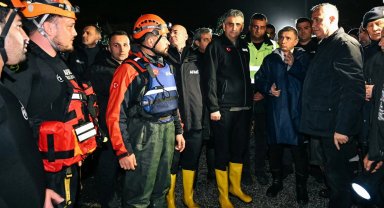 Antakya Valisi Şahin Manavgat'da incelemelerde bulundu