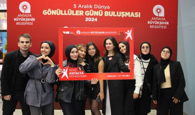 Antalya Büyükşehir Gönüllüler Günü'nü gençlerle kutladı