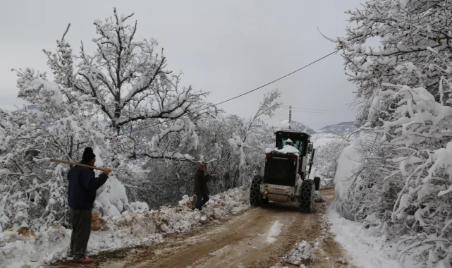 Artvin'de kar köylere ulaşımı kesti