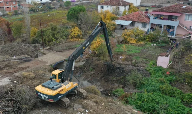 Balıkesir'de dere yatakları temizleniyor