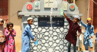 Bangladeş'de Türkiye umut kuyuları açıyor