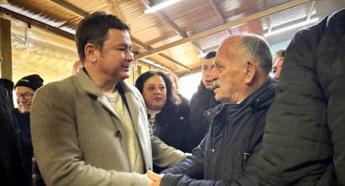 Başkan Aydın Bursa'da mahalleleri adım adım geziyor