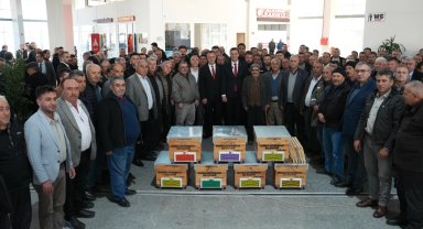 Başkan Zeyrek: "Manisa genelinde 2 bin kovanı üreticilerimize ulaştıracağız"
