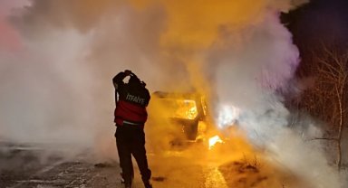 Bilecik'te alev alan araçtan hurda yığını kaldı