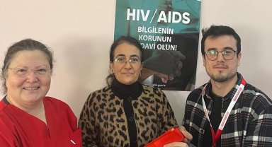 Bilecik'te kırmızı kurdeleli farkındalık!