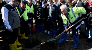 Bursa Büyükşehir'le toprak bereketleniyor, çiftçi kazanıyor