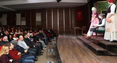 Bursa İnegöl'de 'Hastalık Hastası' seyirciyle buluştu