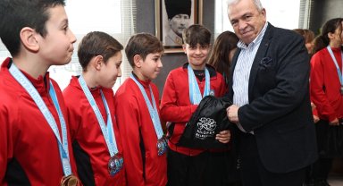 Bursa'da Başkan Özdemir başarılı sporcuları ağırladı