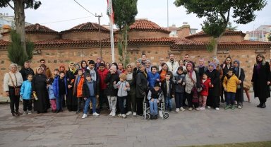 Büyükşehir'den Akhisarlı özel öğrencilere Manisa gezisi