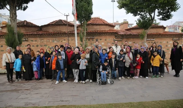 Büyükşehir'den Akhisarlı özel öğrencilere Manisa gezisi