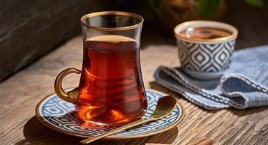 Çayı ve kahveyi şekerli içiyorsanız dikkat! Sıcak içeceklerdeki dişleri çatlatabilir!