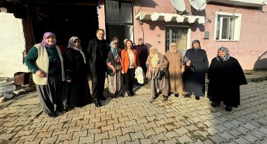 Dr. Feridun Kunak Pazaryeri'nde kapı kapı şifa dağıttı