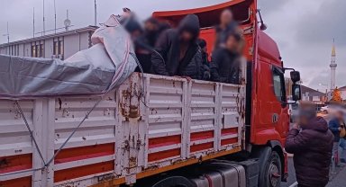 Düzce'de Afganistan uyruklu 20 düzensiz göçmen yakalandı