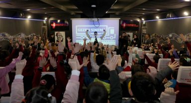 Gezen Sinema Tırı çocukları beyaz perdeyle buluşturuyor