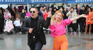 Gölcük'te engelli bireylerin gösterileri renk kattı