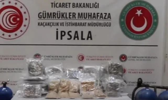 Gümrük ekipleri zehir tacirlerine geçit vermedi