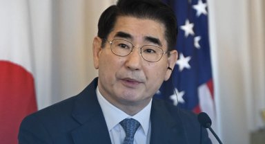 Güney Kore'nin eski savunma bakanı tutuklandı