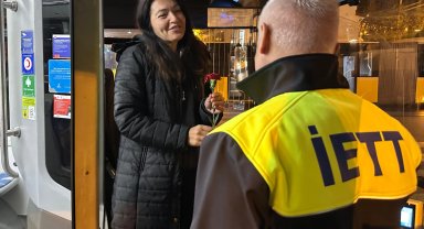 İETT kaptanlarına 'Özel' kutlama