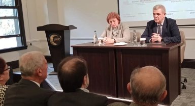 İstanbul Ümraniye'de "Batı Azerbaycan'a dönüş siyaseti" konuşuldu